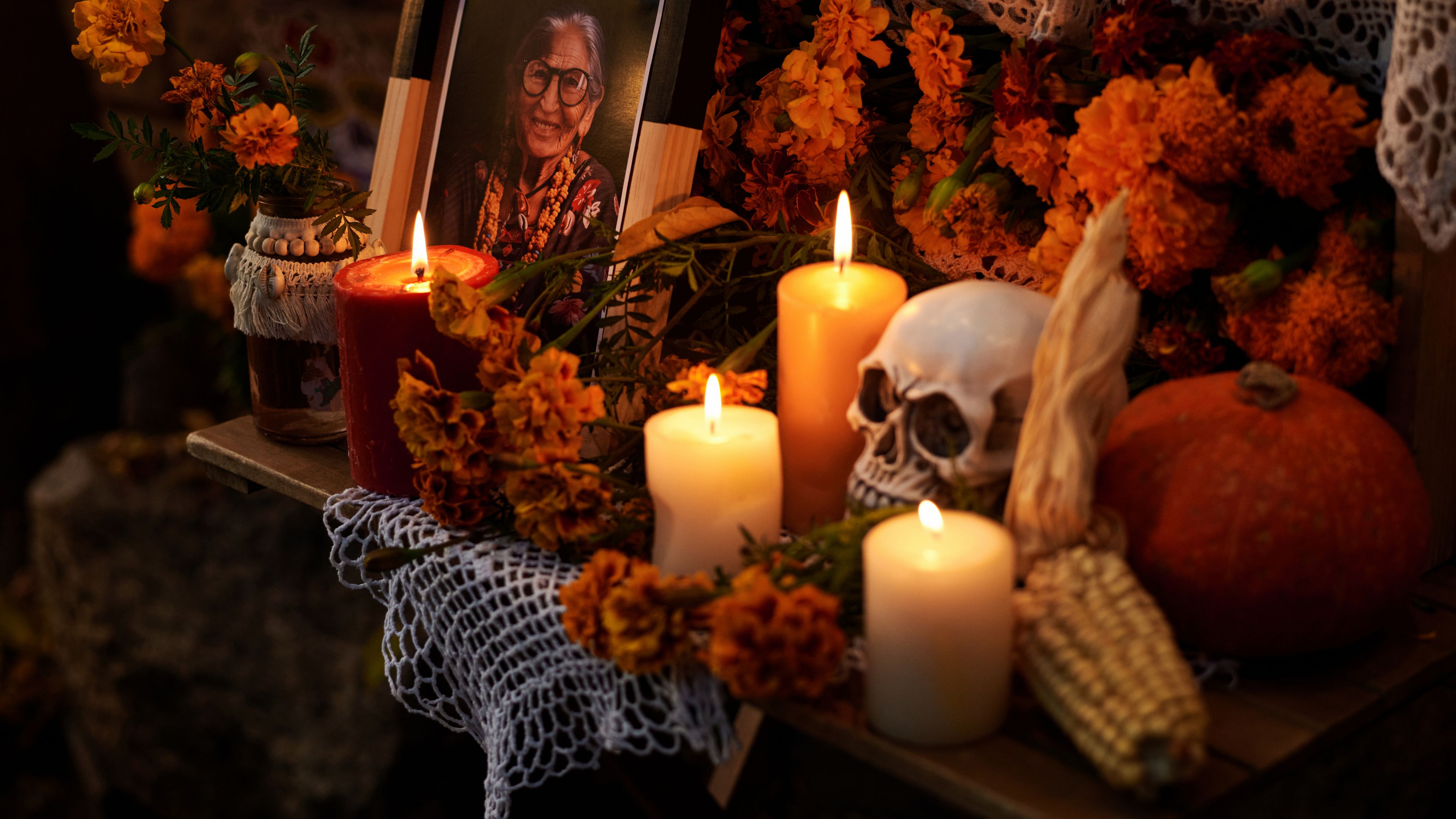 The Tradition of the Día de Muertos Altar